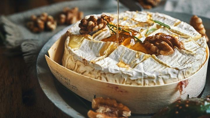 Camembert diós-fügés bundában