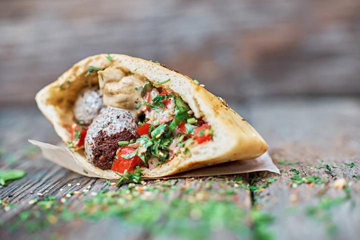 Falafel pitában zöldségekkel